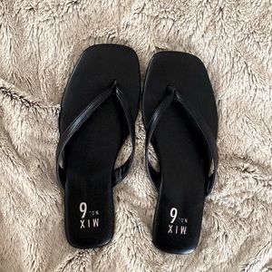 New MIX NO.6 squared toe black thong sandals